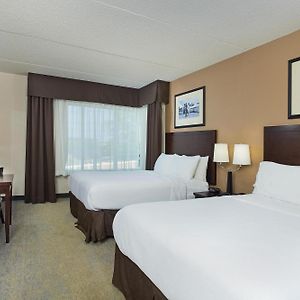 Queen Room Two Queen Beds